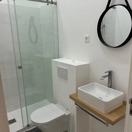 Modern Bedroom In Gæstehus Lisboa